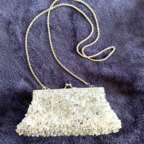 La Regale Silver Sequin Beaded Purse Formal Bridal NWOT - Picture 2 of 9